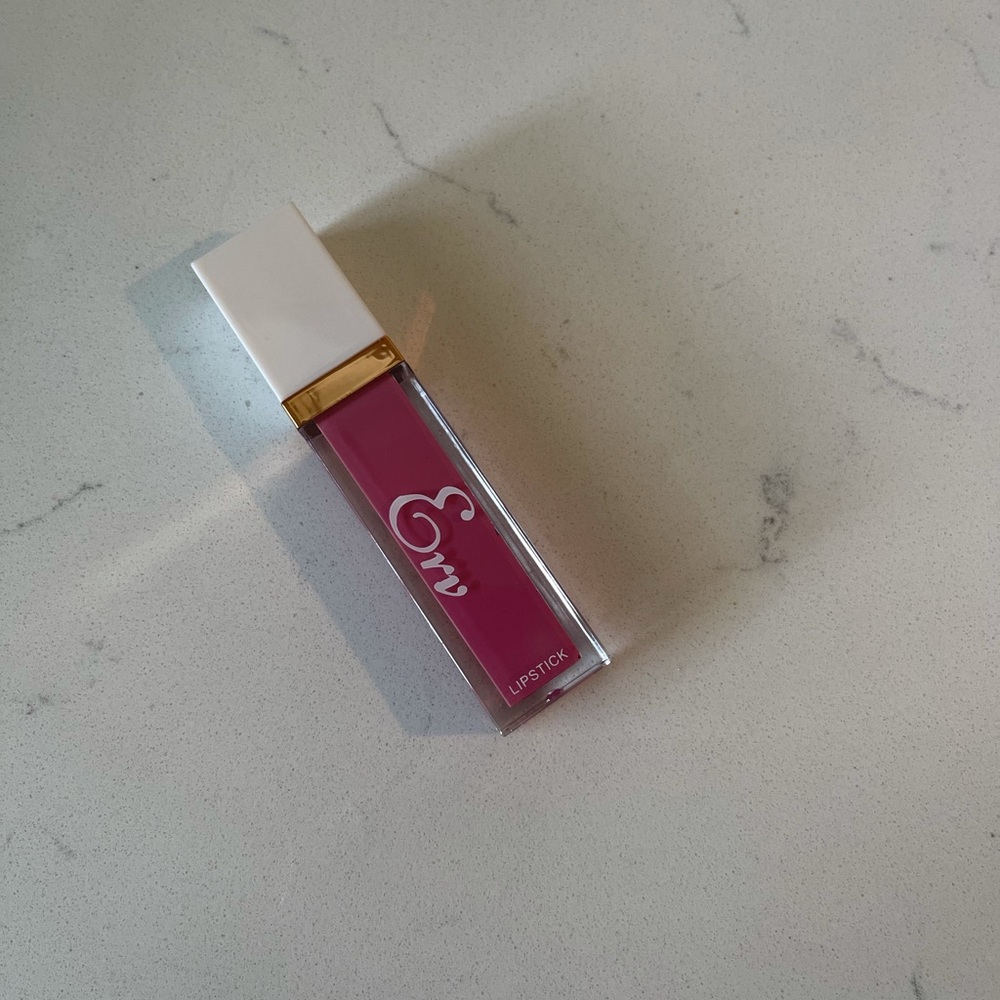 Lipstick - Picture 12 of 14